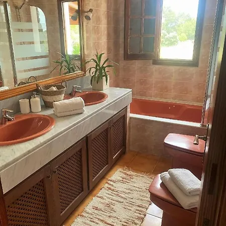 Authentic With Amazing Pool *