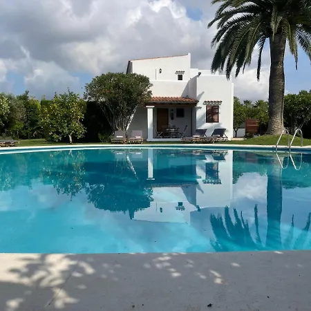 Authentic With Amazing Pool *